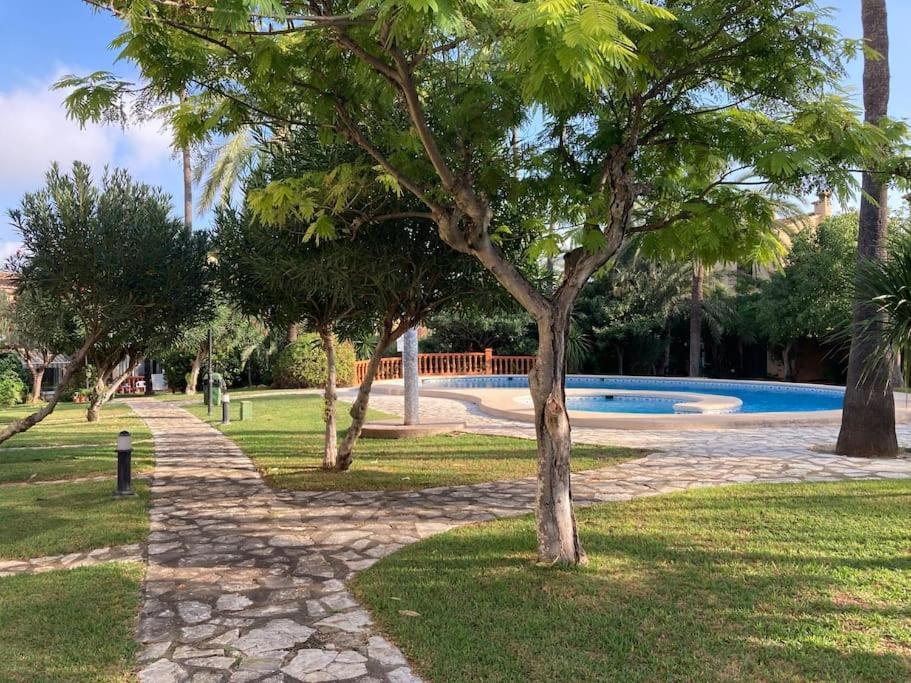 Adosado en Dénia con gran jardín