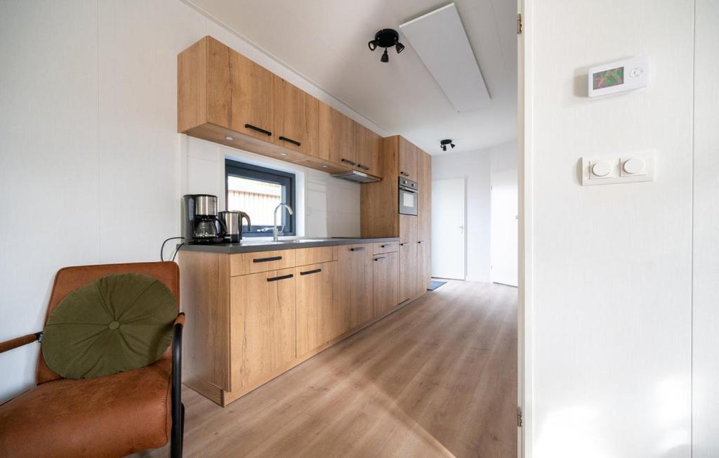 Schitterend gelegen luxe ingericht 6 persoons chalet met hottub aan de bossen in Putten 4-15 view 5