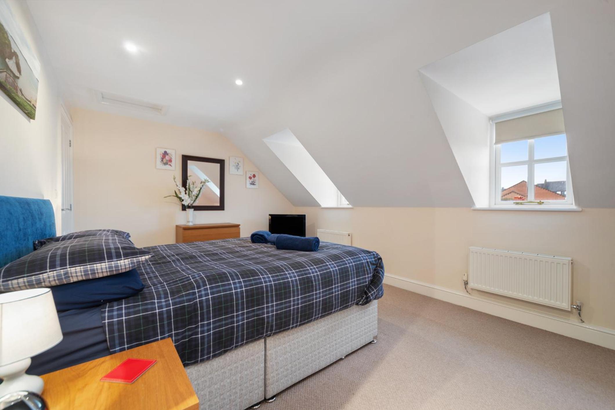 Park Place Court 2 - Close to Beach view 3