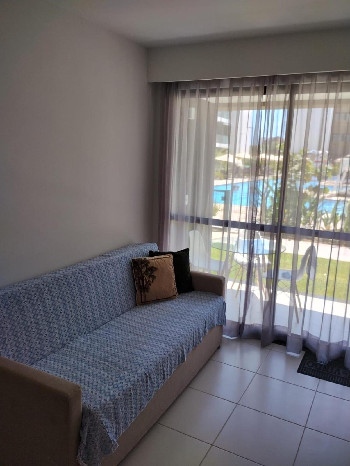 Apt com duas garagens com vista p piscina D002