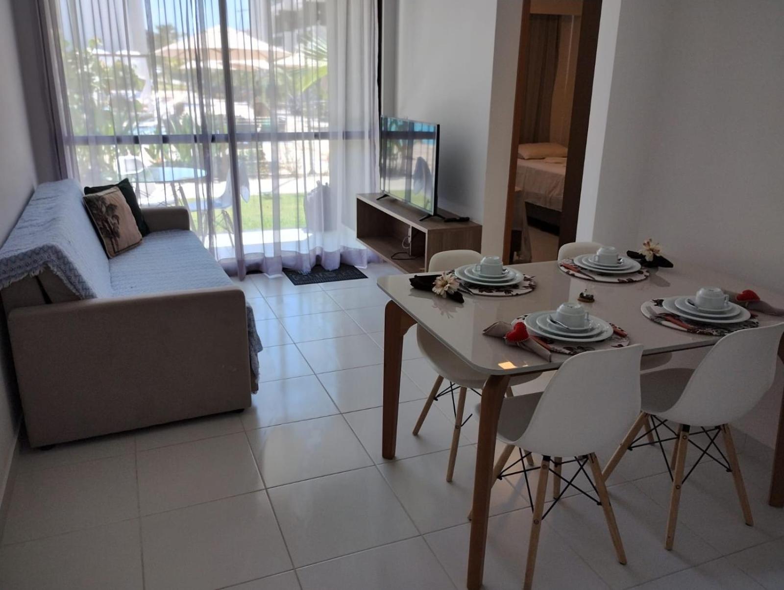 Apt com duas garagens com vista p piscina D002