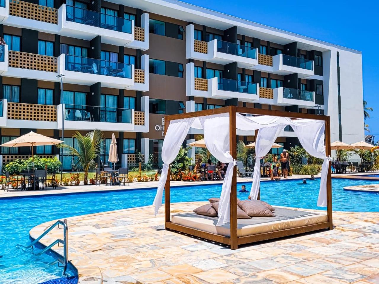 Apt com duas garagens com vista p piscina D002