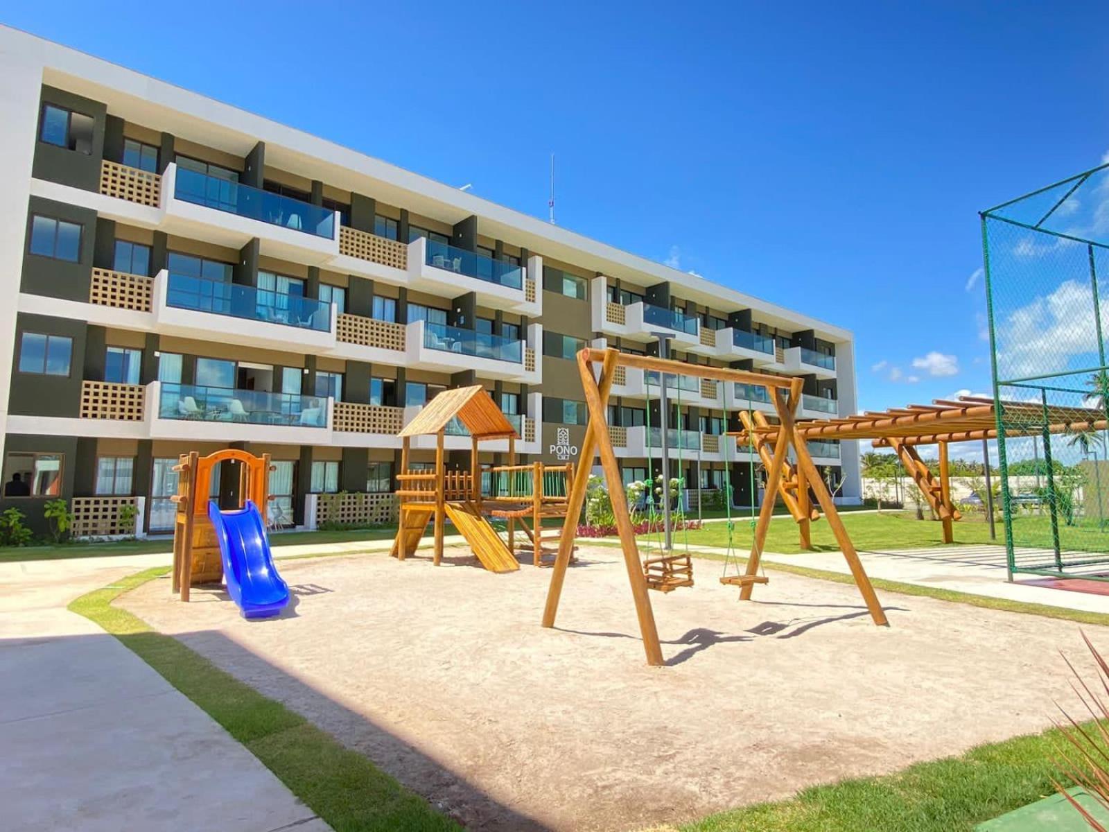Apt com duas garagens com vista p piscina D002