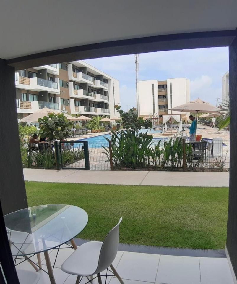 Apt com duas garagens com vista p piscina D002