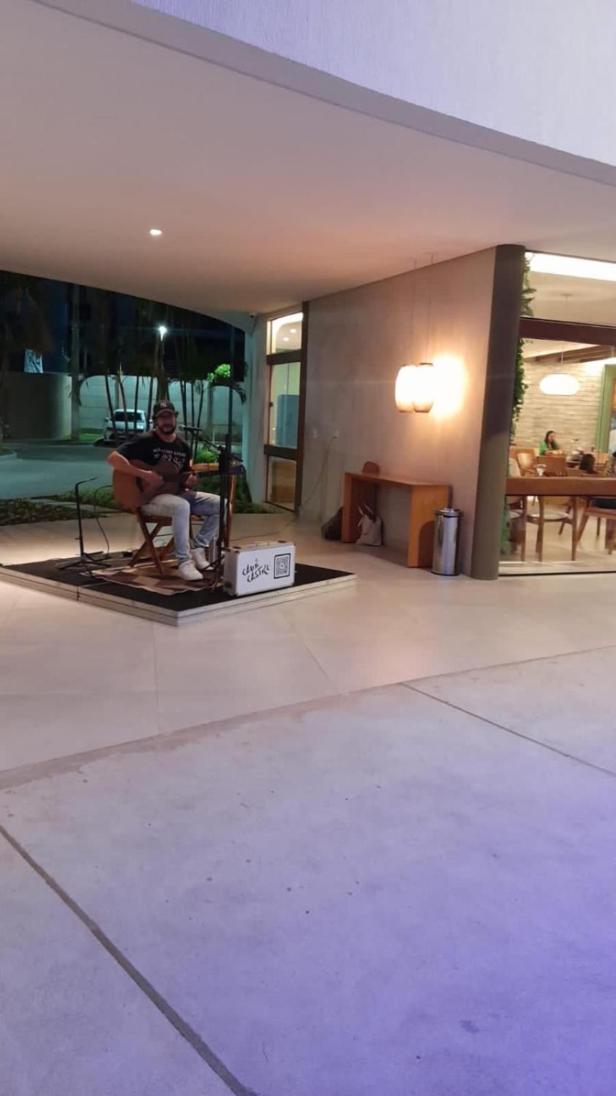 Apt com duas garagens com vista p piscina D002