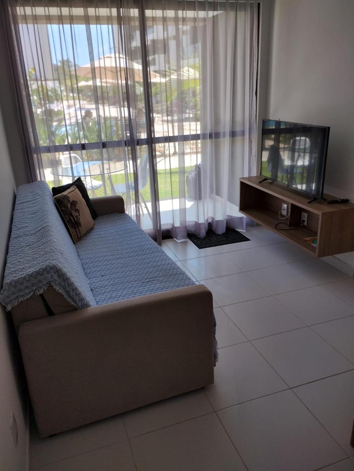 Apt com duas garagens com vista p piscina D002