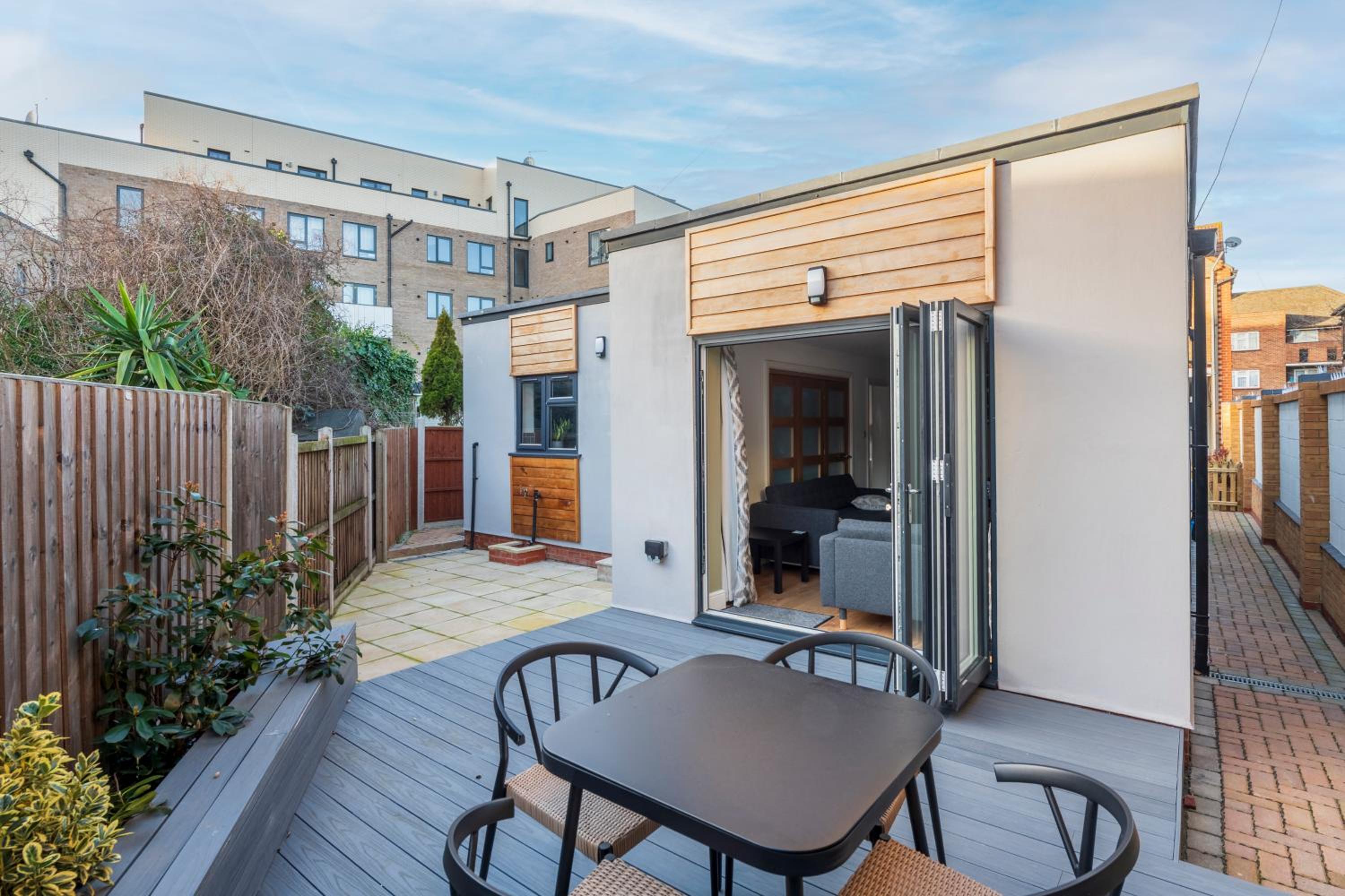 Stylish 2 Bed Bungalow in East Ham, Close to Excel