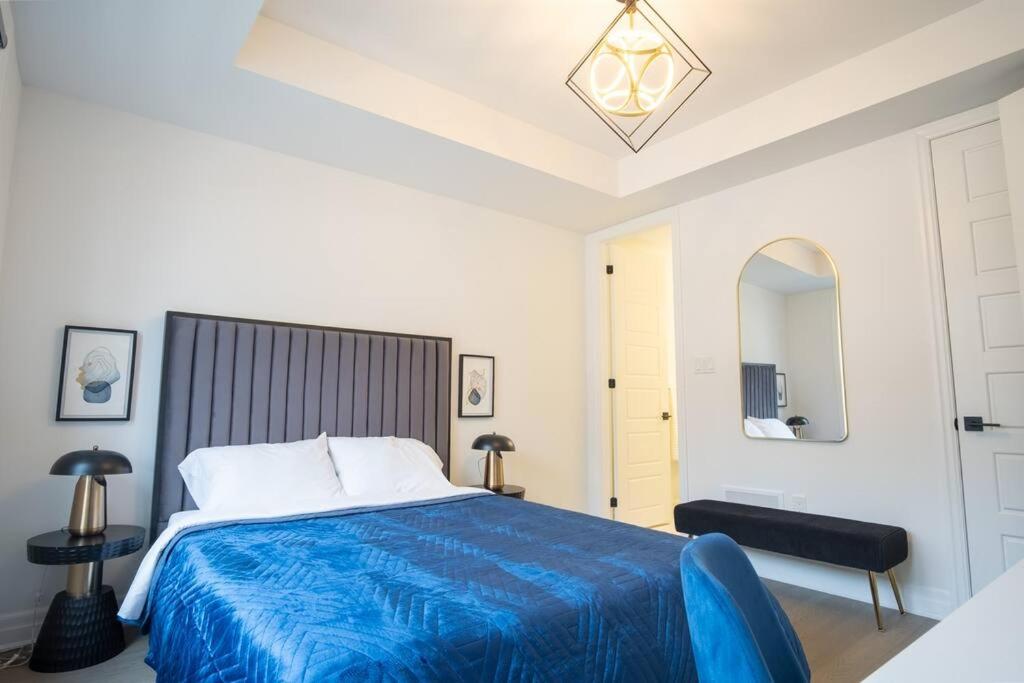 Modern 4-Bed Townhome with Cinema & Roof Terrace