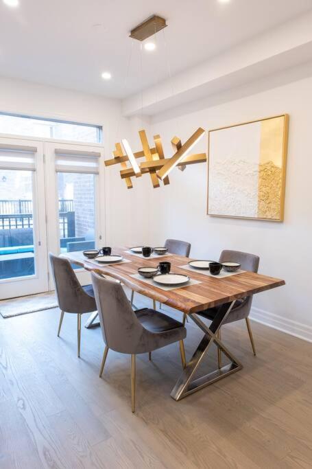 Modern 4-Bed Townhome with Cinema & Roof Terrace