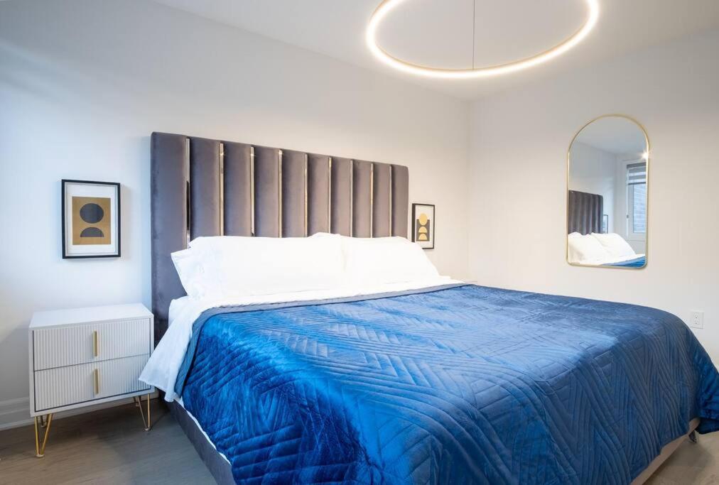 Modern 4-Bed Townhome with Cinema & Roof Terrace