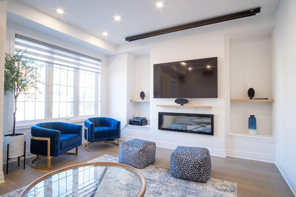 Modern 4-Bed Townhome with Cinema & Roof Terrace