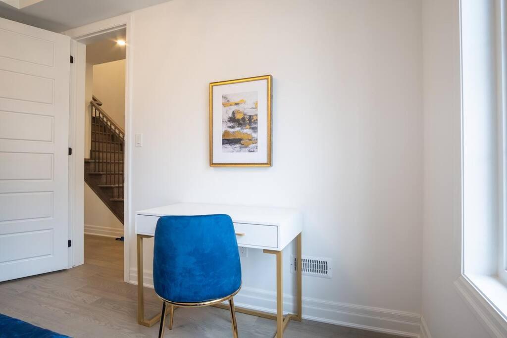 Modern 4-Bed Townhome with Cinema & Roof Terrace