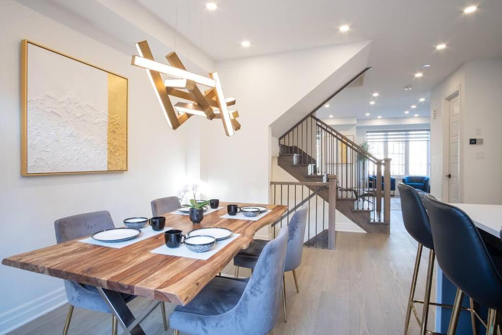 Modern 4-Bed Townhome with Cinema & Roof Terrace