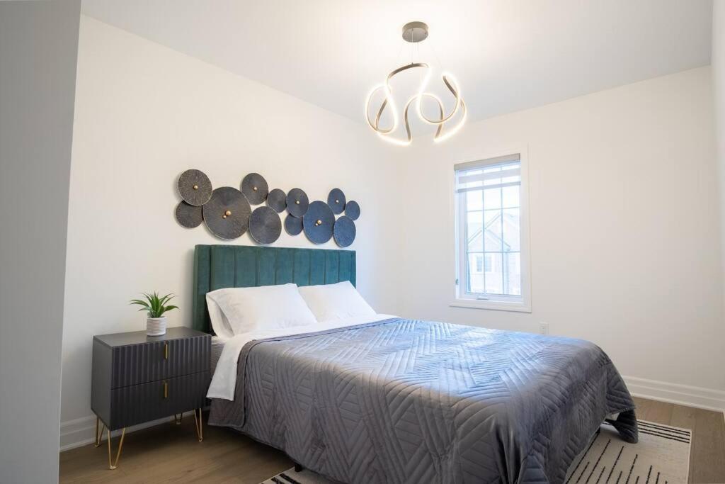 Modern 4-Bed Townhome with Cinema & Roof Terrace