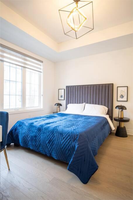 Modern 4-Bed Townhome with Cinema & Roof Terrace
