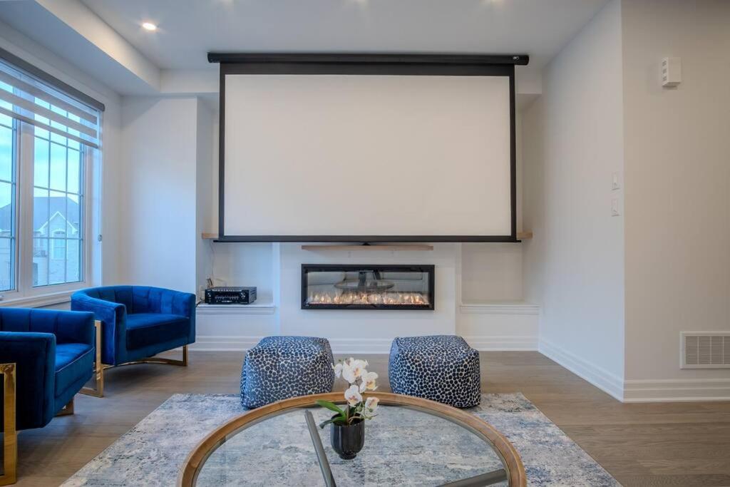 Modern 4-Bed Townhome with Cinema & Roof Terrace