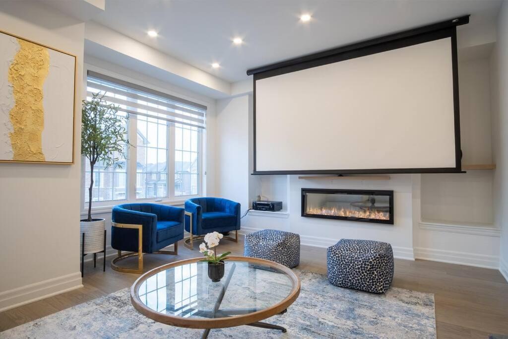 Modern 4-Bed Townhome with Cinema & Roof Terrace