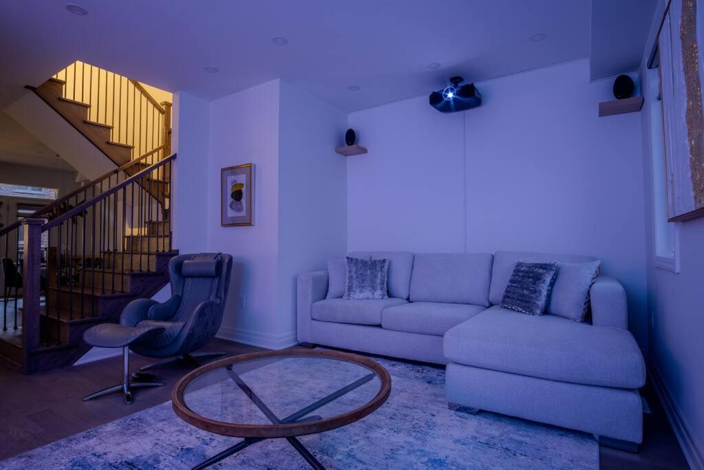 Modern 4-Bed Townhome with Cinema & Roof Terrace