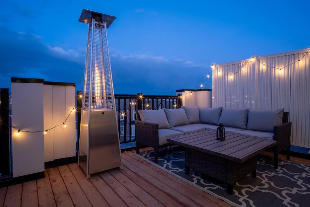 Modern 4-Bed Townhome with Cinema & Roof Terrace