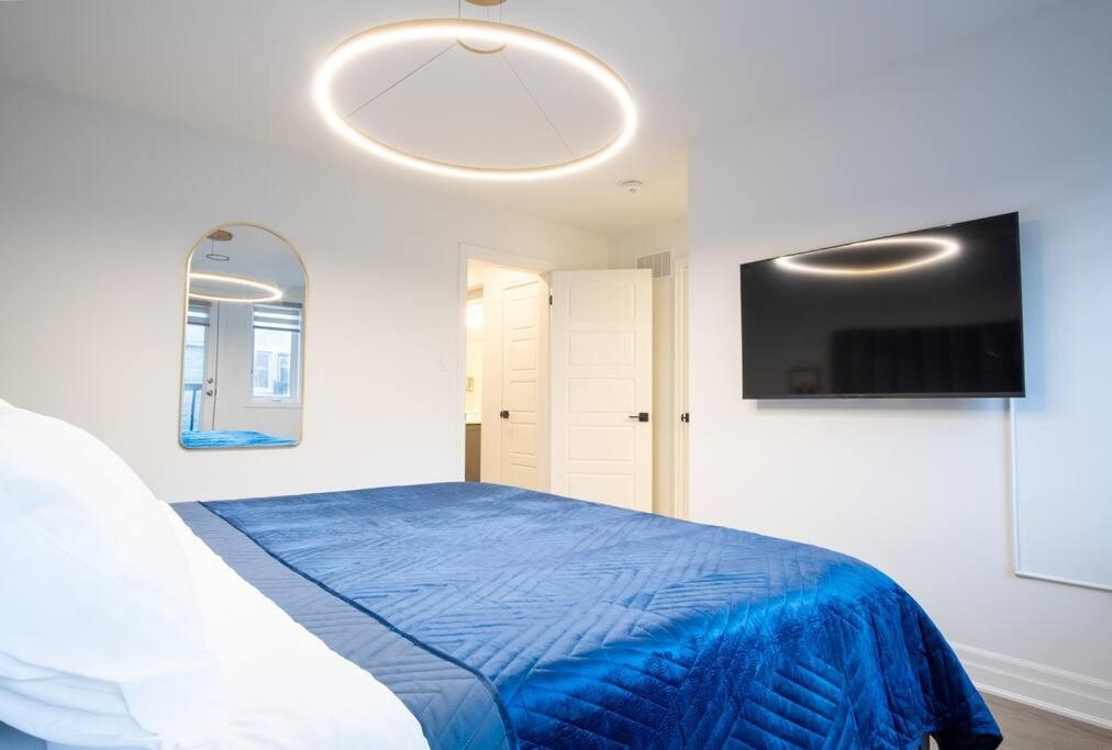Modern 4-Bed Townhome with Cinema & Roof Terrace