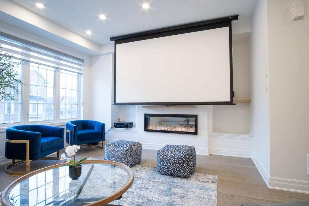 Modern 4-Bed Townhome with Cinema & Roof Terrace