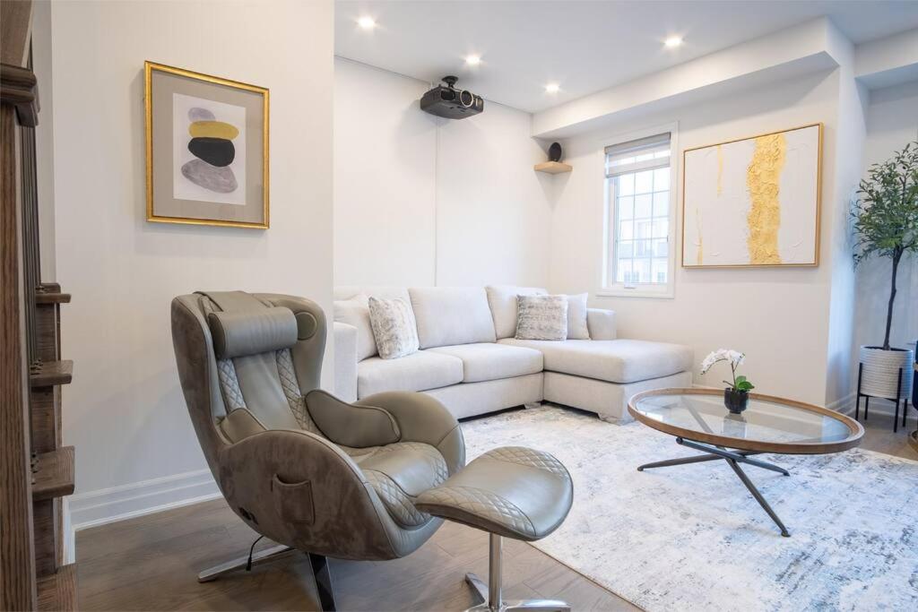 Modern 4-Bed Townhome with Cinema & Roof Terrace