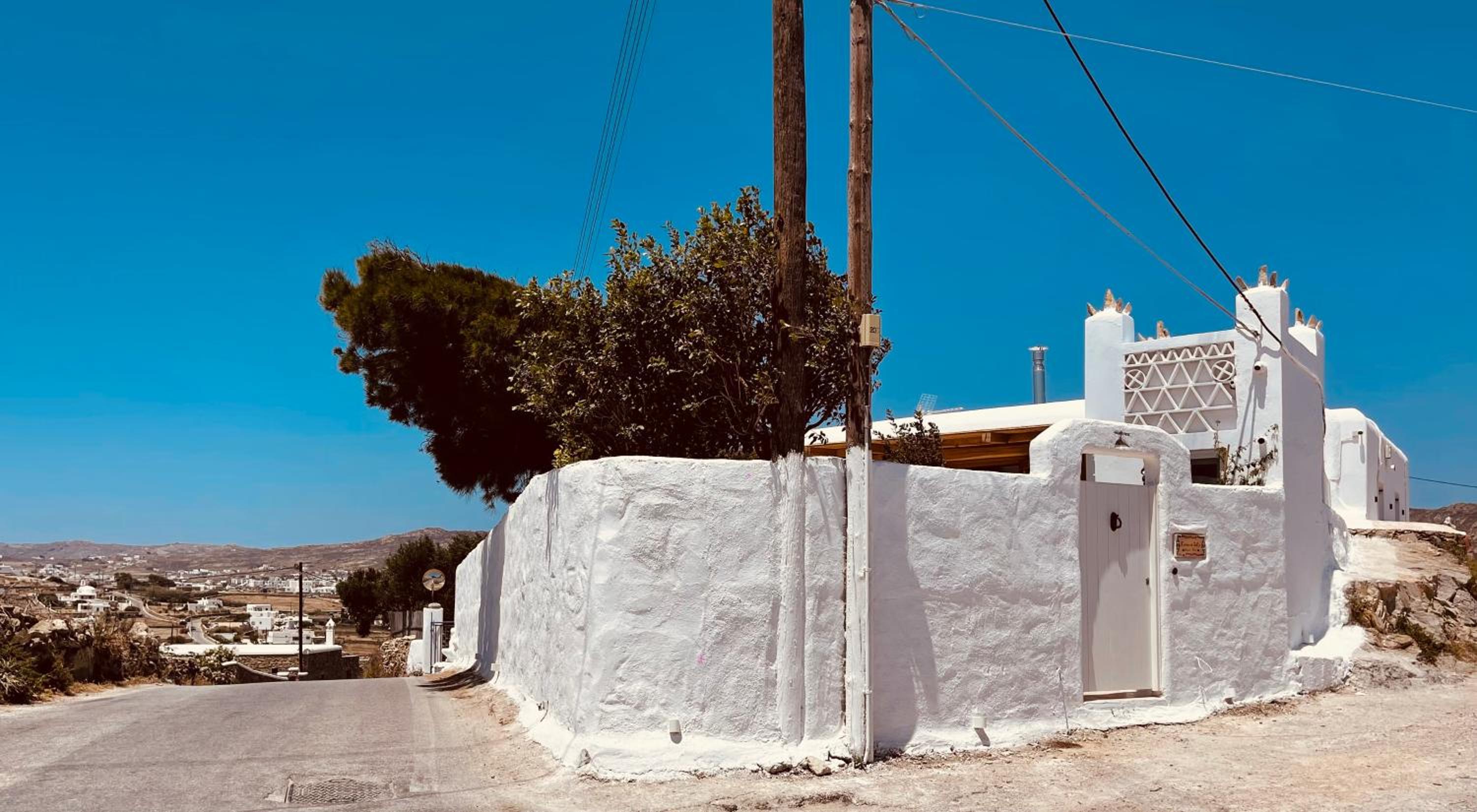 ROMEO AND JULIO SUMMER HOUSE