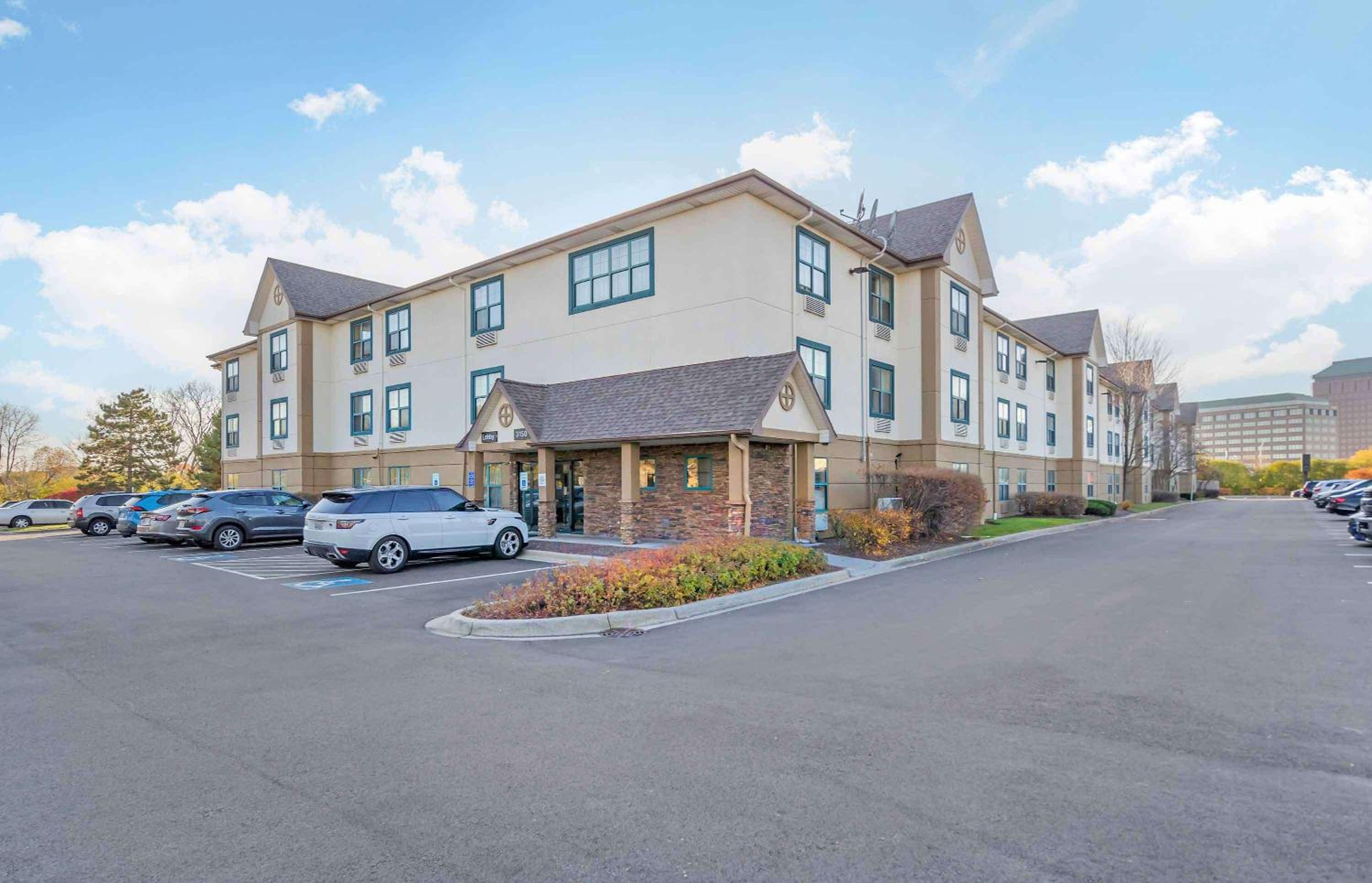 Downers Grove Vacations - Extended Stay America Select Suites - Chicago - Downers Grove - Property Image 36