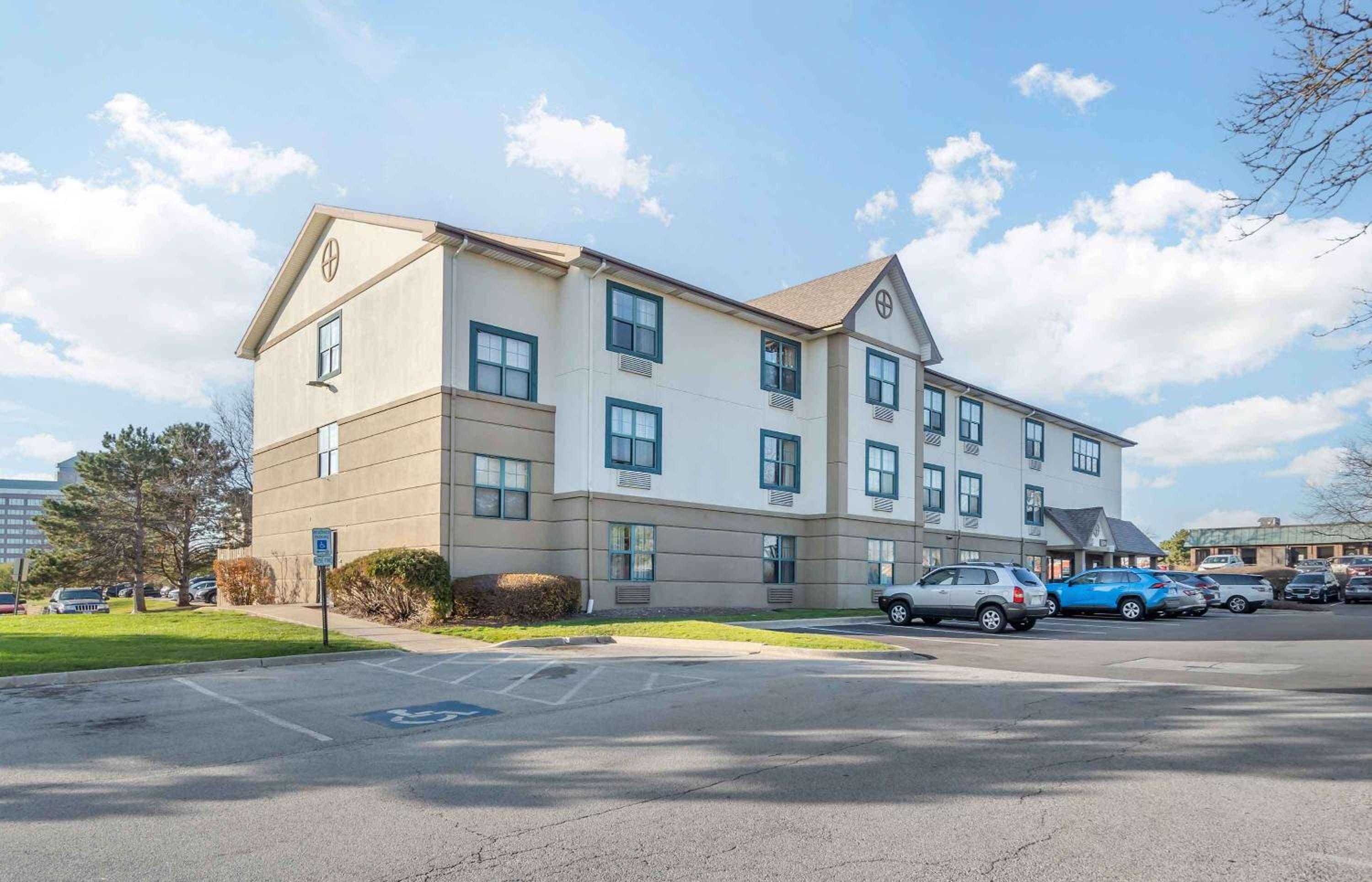 Downers Grove Vacations - Extended Stay America Select Suites - Chicago - Downers Grove - Property Image 25