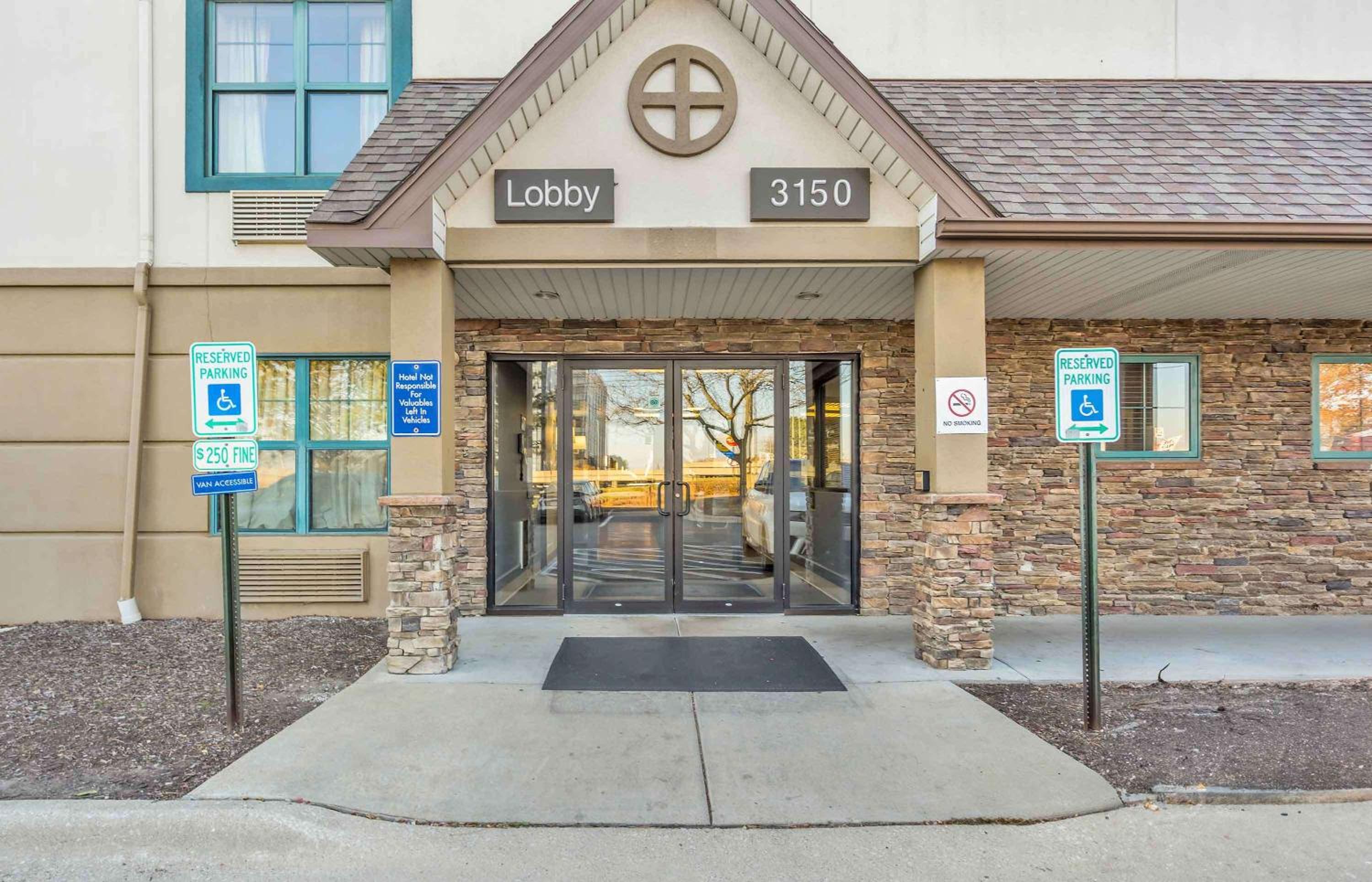 Downers Grove Vacations - Extended Stay America Select Suites - Chicago - Downers Grove - Property Image 18