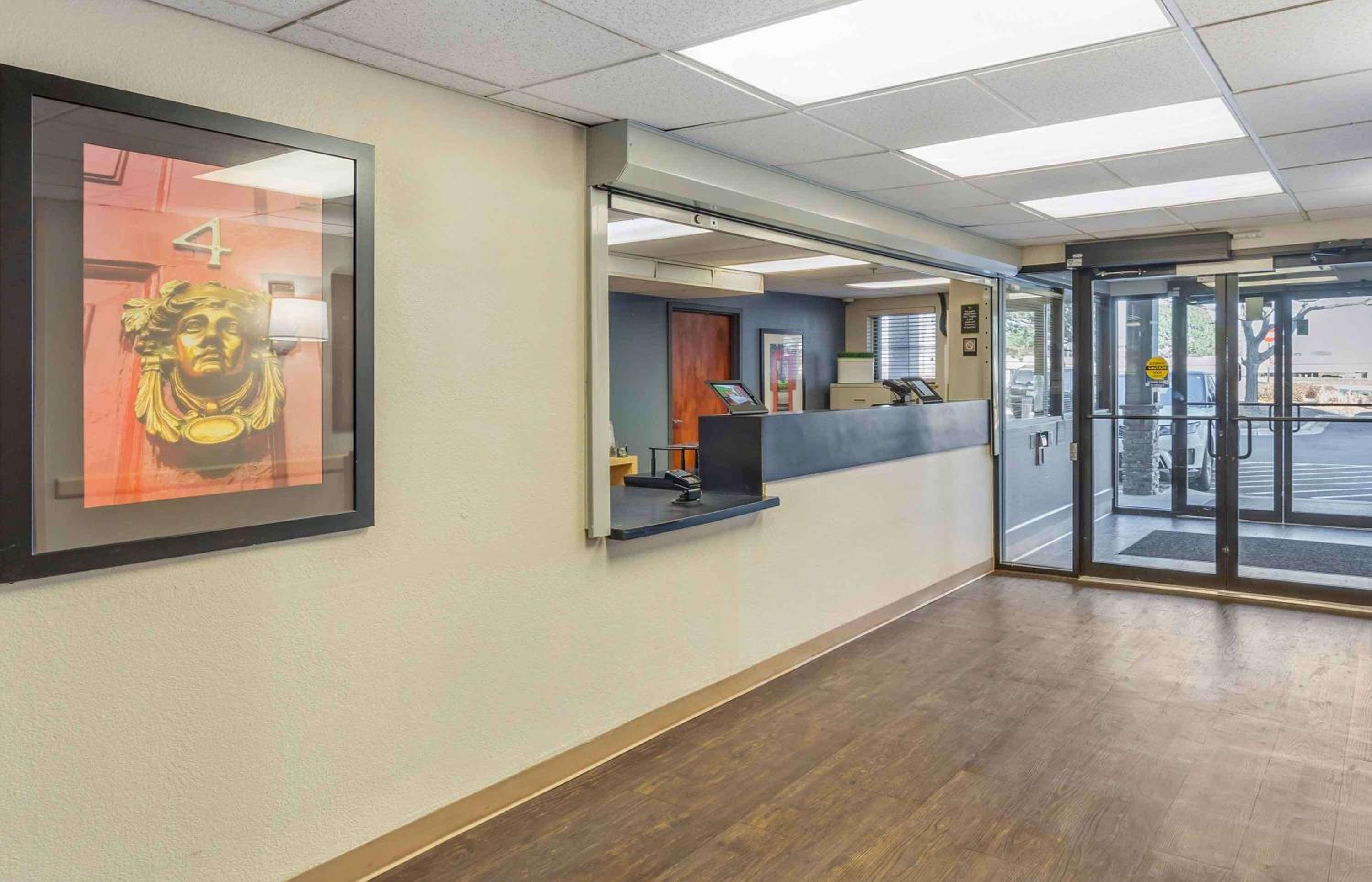 Downers Grove Vacations - Extended Stay America Select Suites - Chicago - Downers Grove - Property Image 27