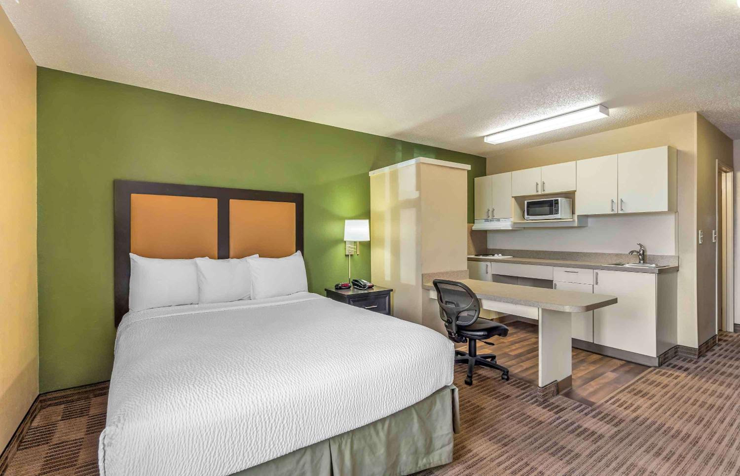 Downers Grove Vacations - Extended Stay America Select Suites - Chicago - Downers Grove - Property Image 28