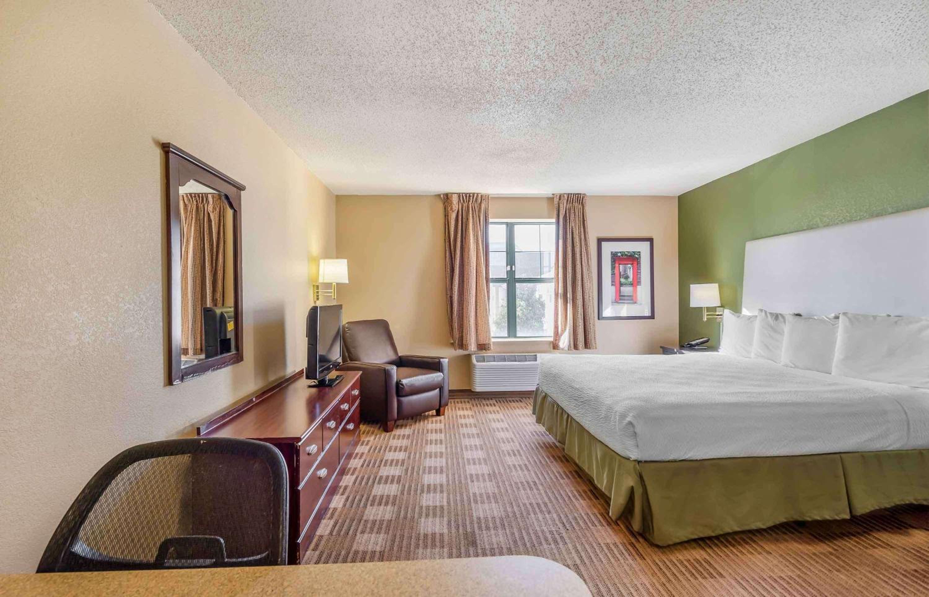 Downers Grove Vacations - Extended Stay America Select Suites - Chicago - Downers Grove - Property Image 34