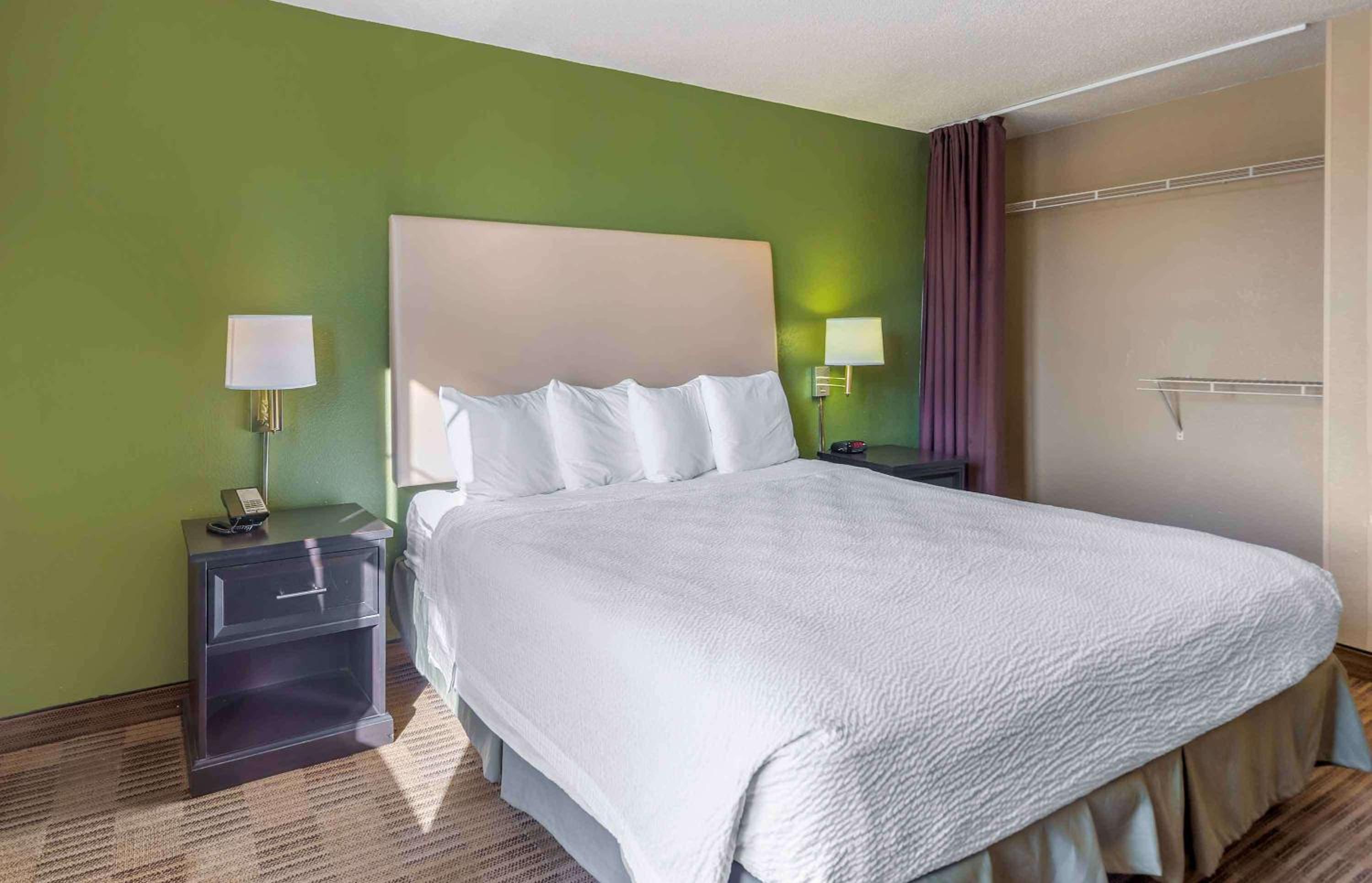 Downers Grove Vacations - Extended Stay America Select Suites - Chicago - Downers Grove - Property Image 33