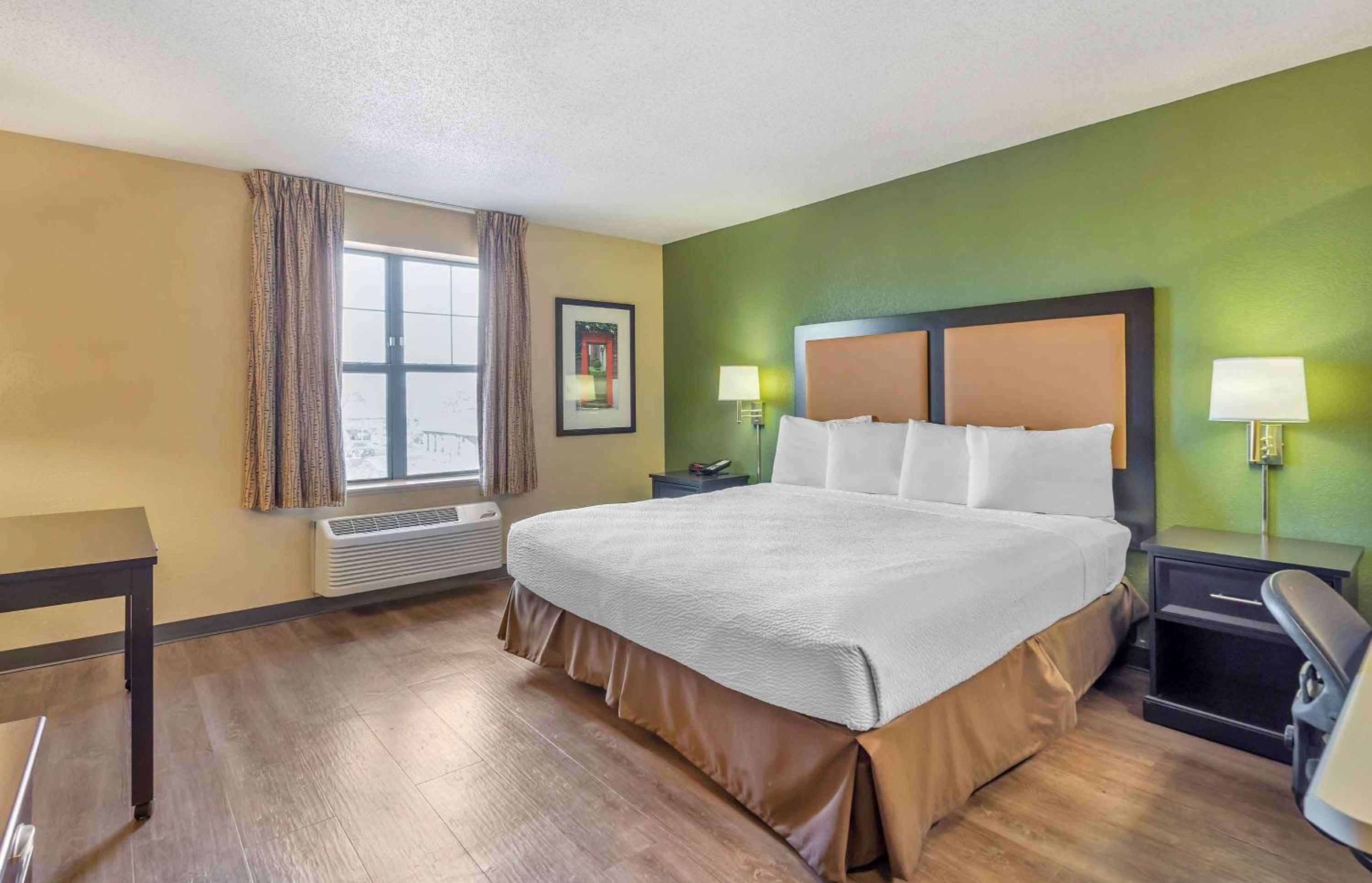Downers Grove Vacations - Extended Stay America Select Suites - Chicago - Downers Grove - Property Image 24