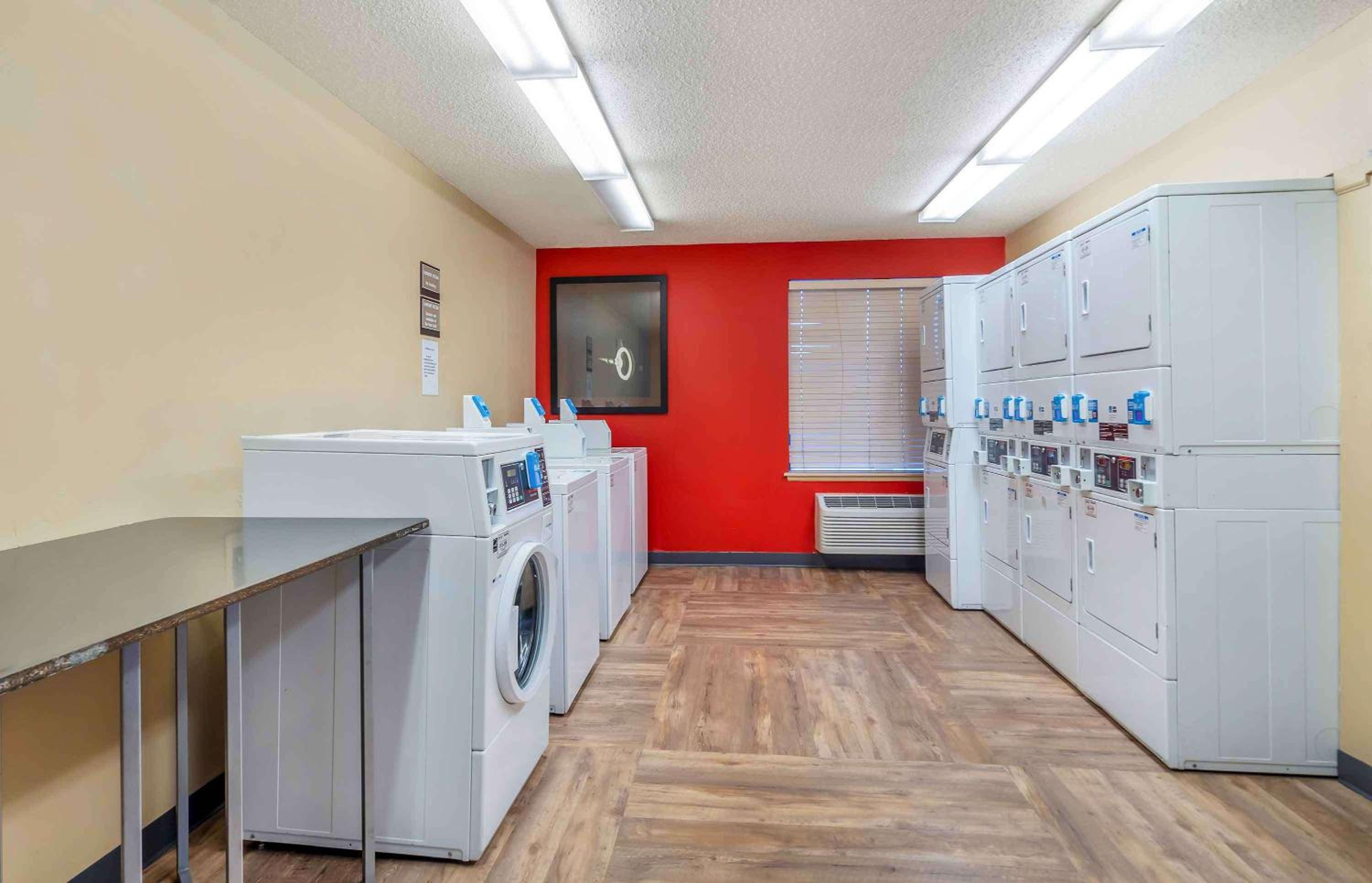 Downers Grove Vacations - Extended Stay America Select Suites - Chicago - Downers Grove - Property Image 4