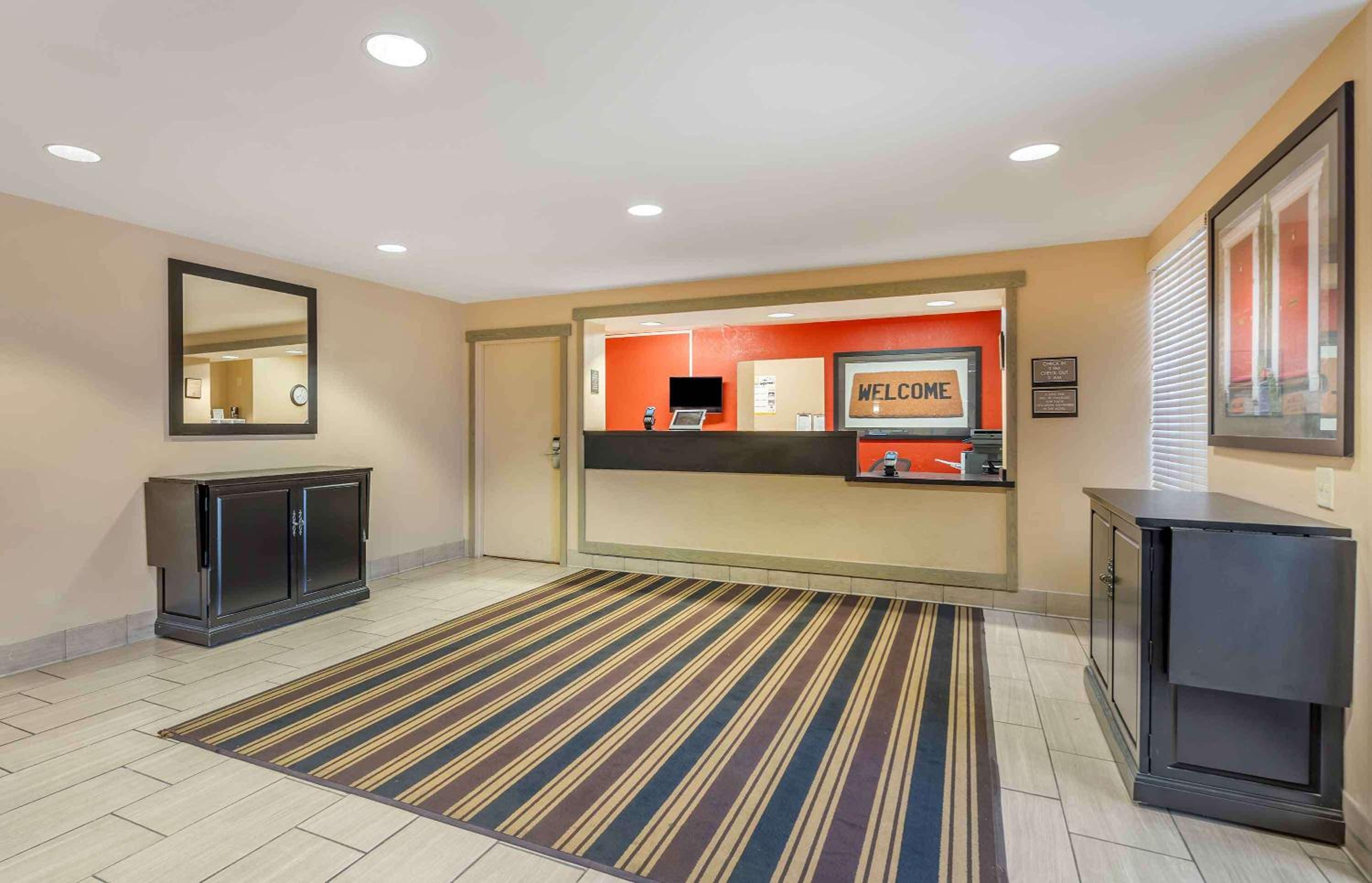 Extended Stay America Suites - Chicago - Lombard - Yorktown Center view 3