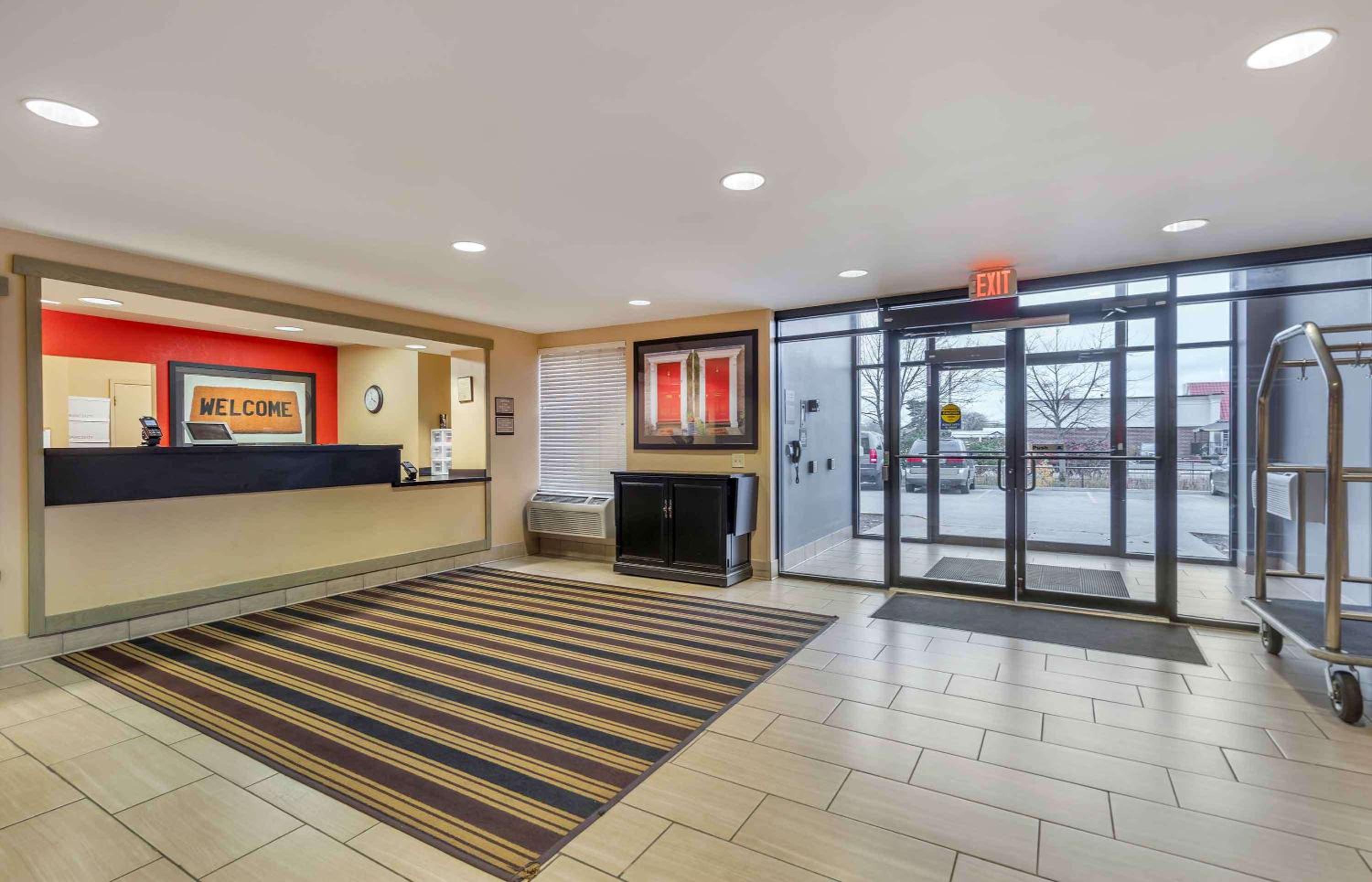 Extended Stay America Suites - Chicago - Lombard - Yorktown Center view 4