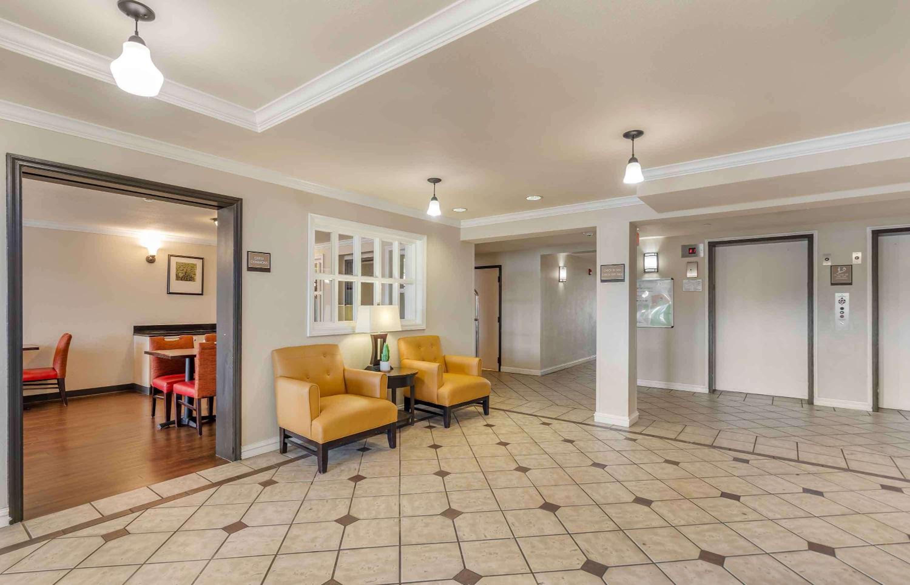 Extended Stay America Select Suites - Chicago - Lombard - Oakbrook
