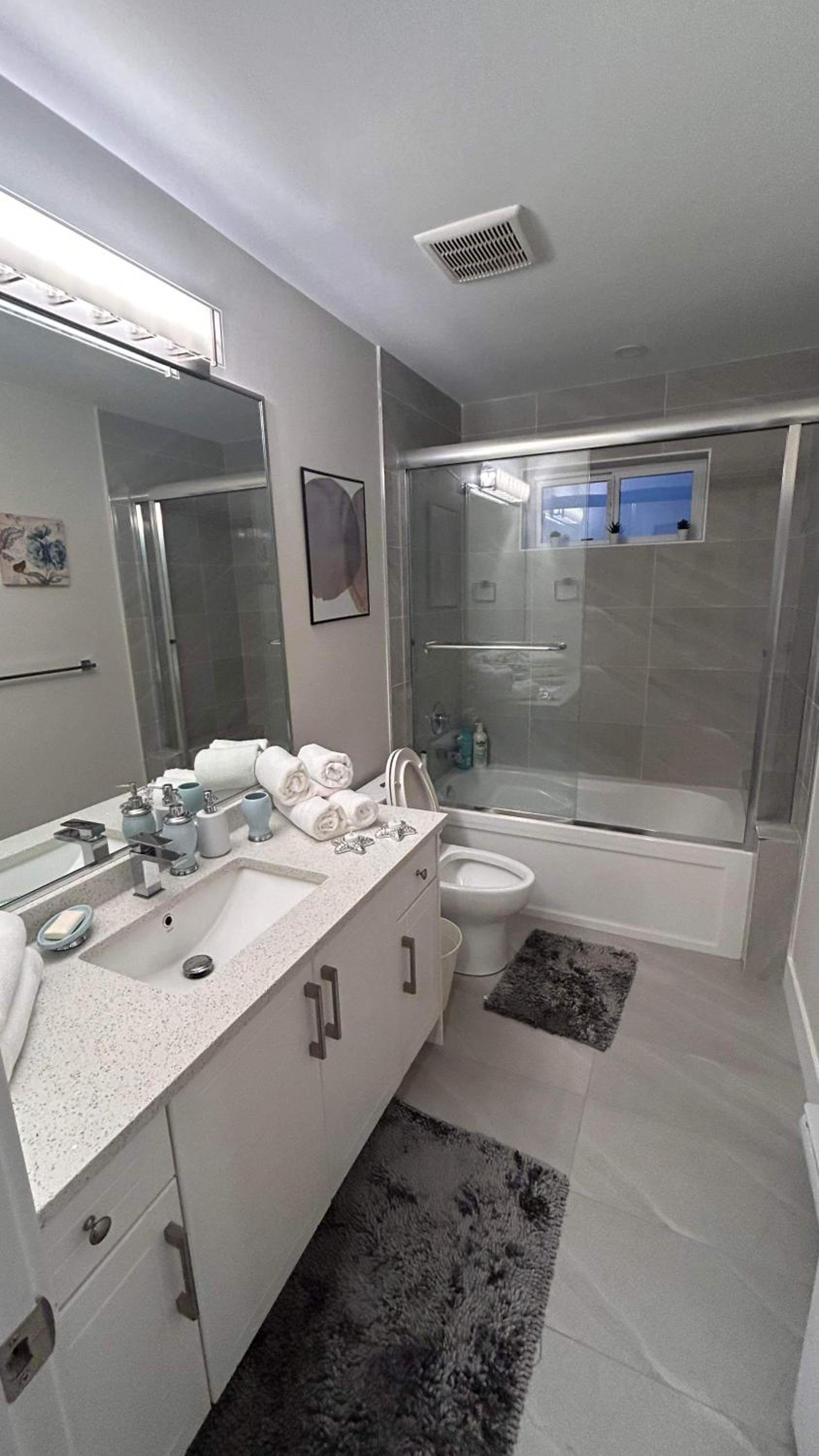 New, Spacious 2 Bedrooms in Downtown With Free Parking!