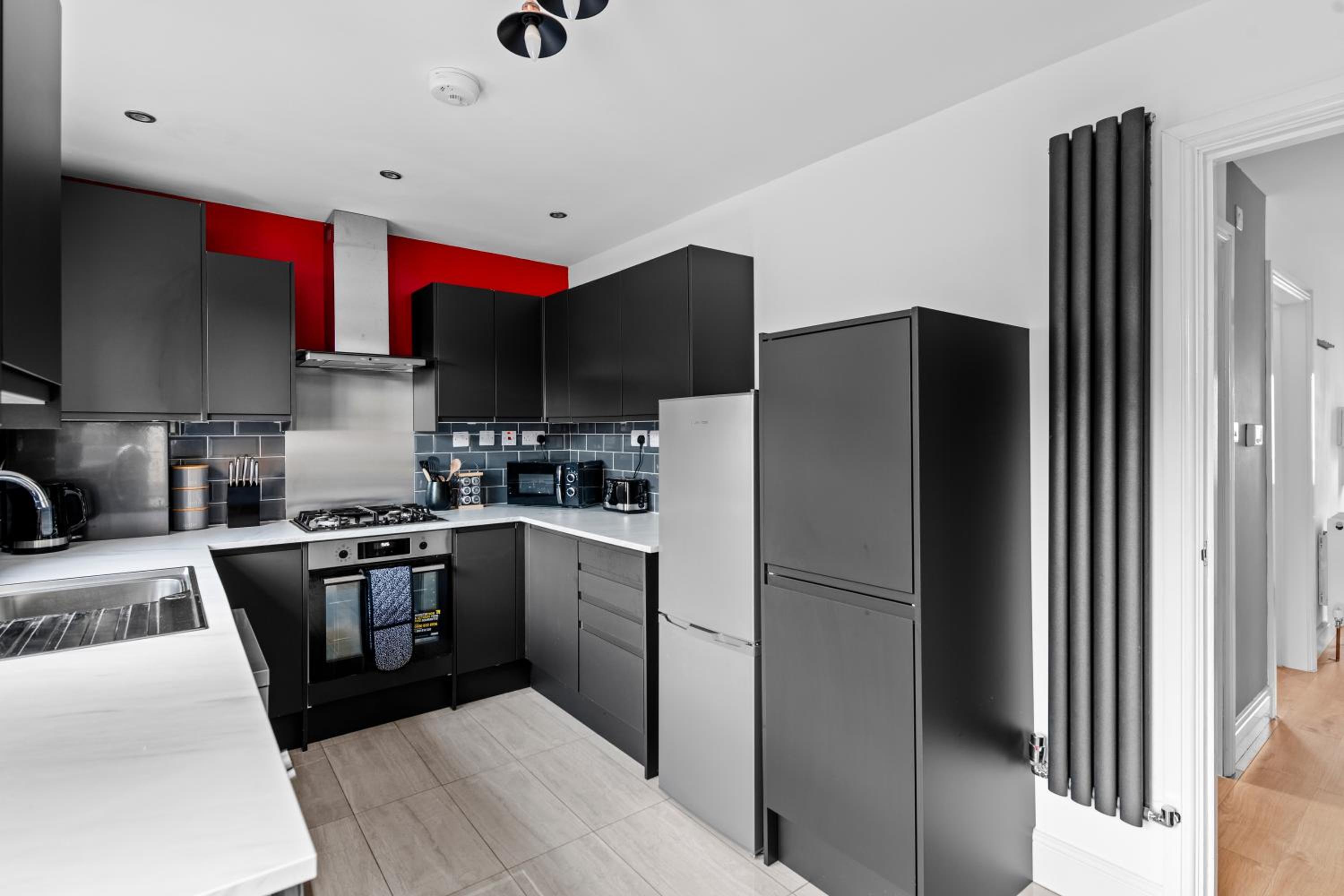 Stylish 2 Bed Bungalow in East Ham, Close to Excel