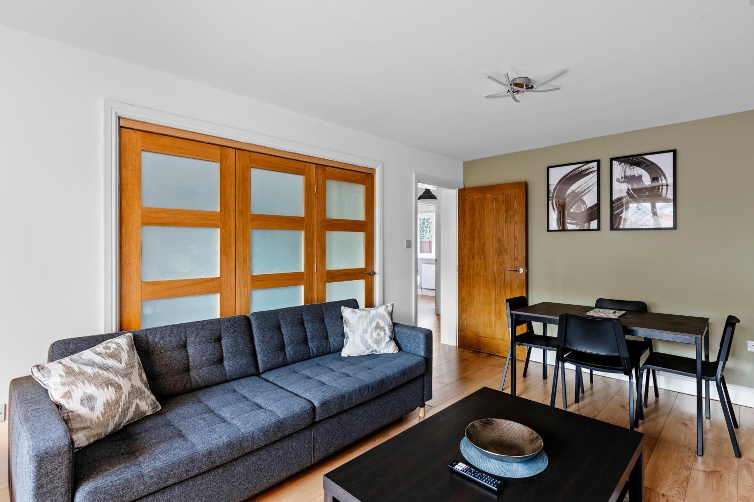 Stylish 2 Bed Bungalow in East Ham, Close to Excel