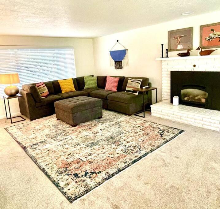 6BR Spacious-Bright-Modern