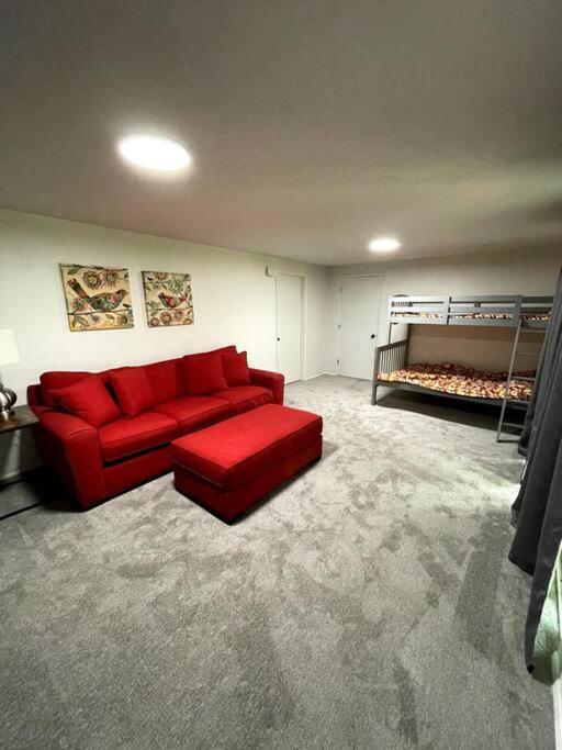 6BR Spacious-Bright-Modern