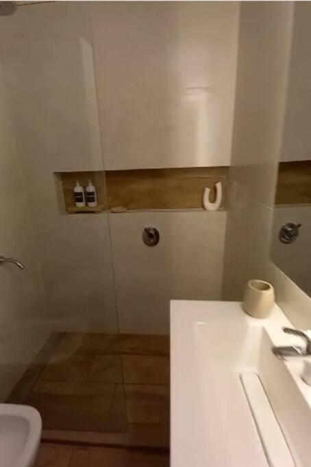 Modern 2 Bedroom Apt at Recoleta