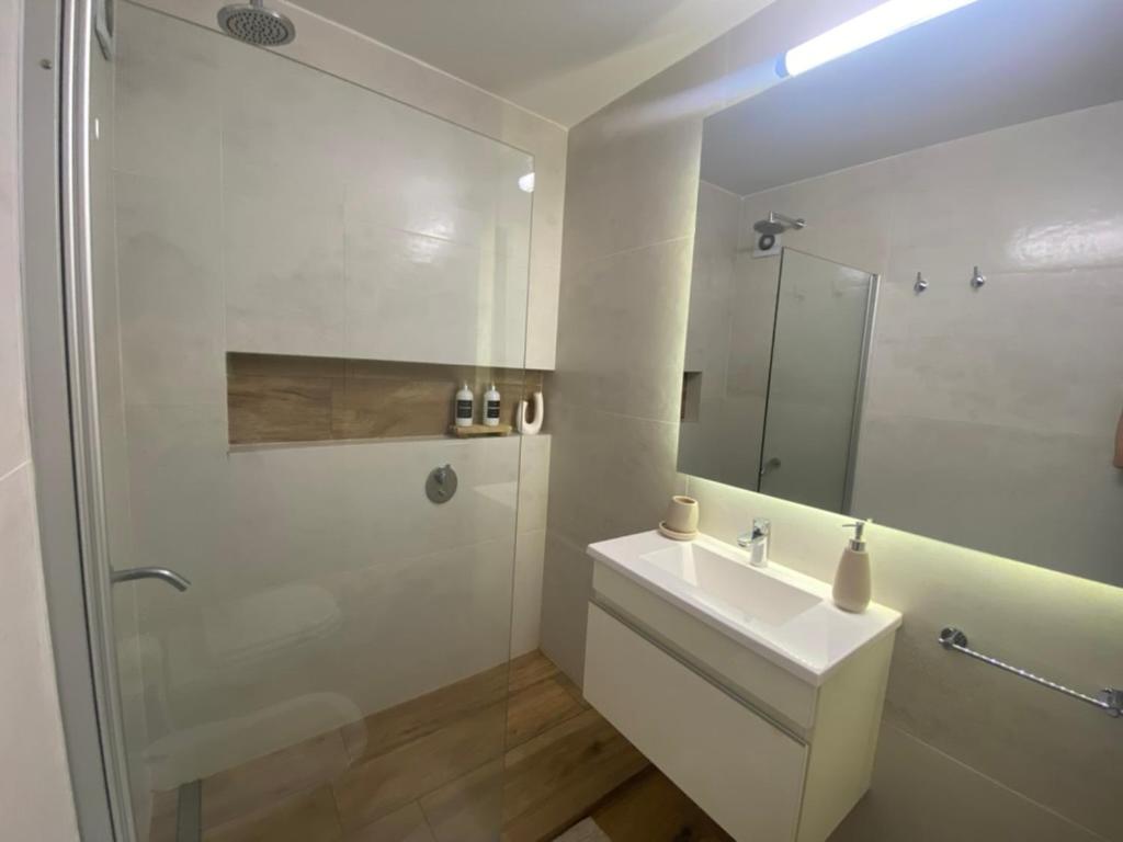 Modern 2 Bedroom Apt at Recoleta