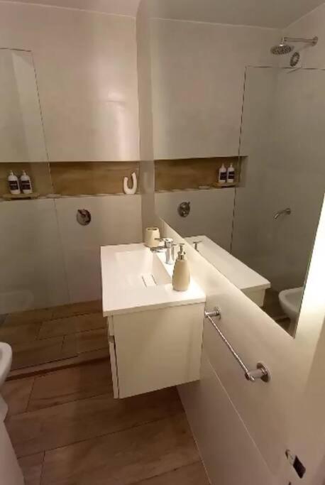 Modern 2 Bedroom Apt at Recoleta