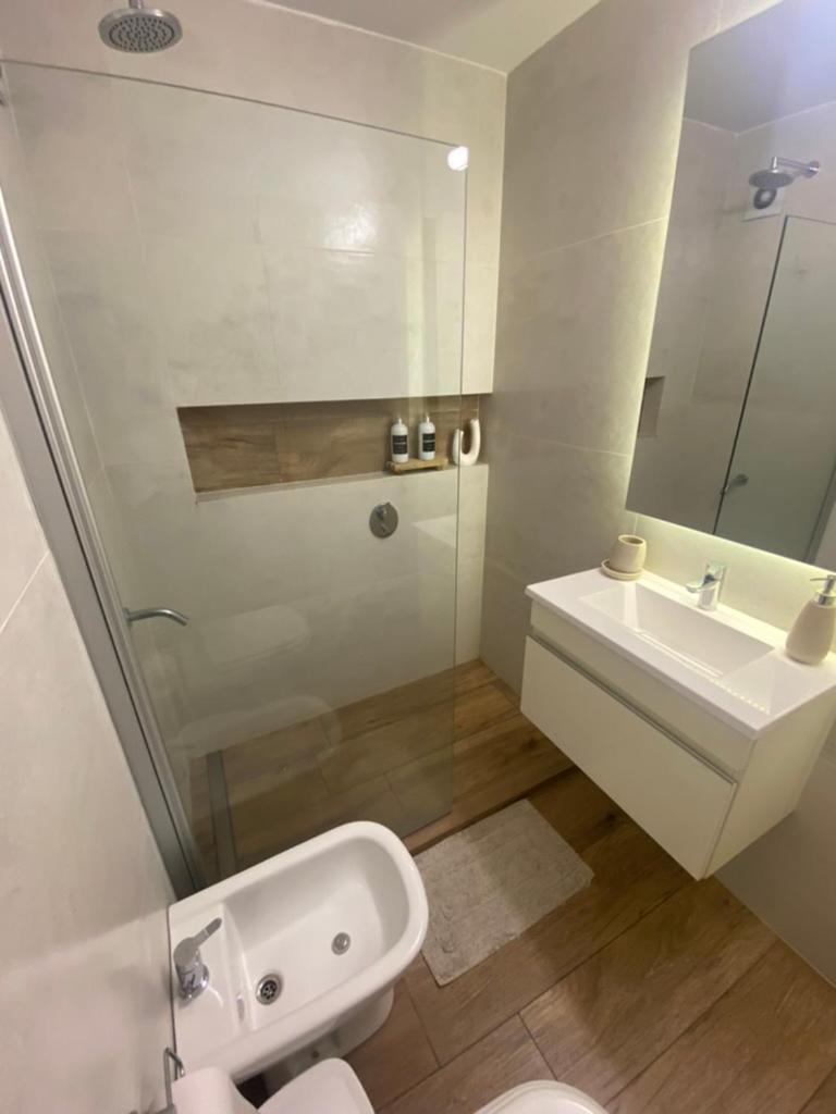 Modern 2 Bedroom Apt at Recoleta