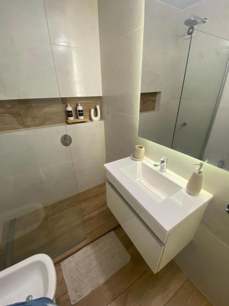 Modern 2 Bedroom Apt at Recoleta