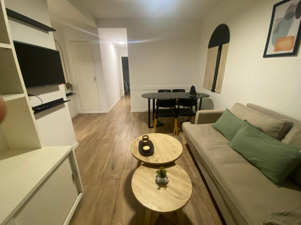 Modern 2 Bedroom Apt at Recoleta